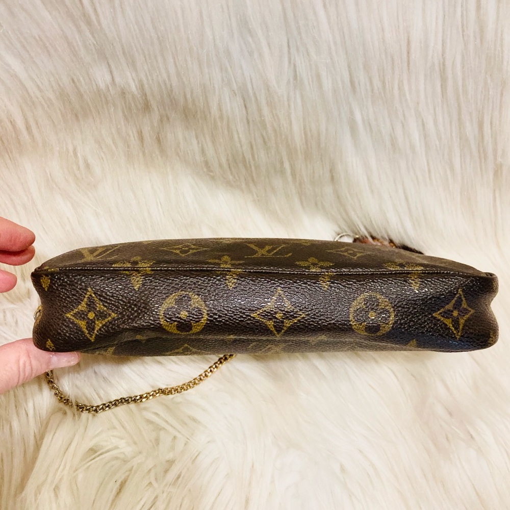 Louis Vuitton Monogram Canvas Pochette - Picture 7 of 16